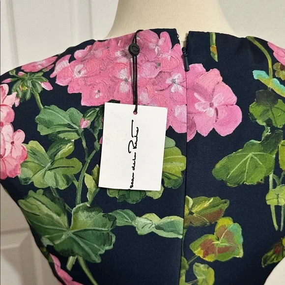 Oscar de la Renta
Geranium Print Belted Faille Dress in Pink/Navy - Picture 5 of 11